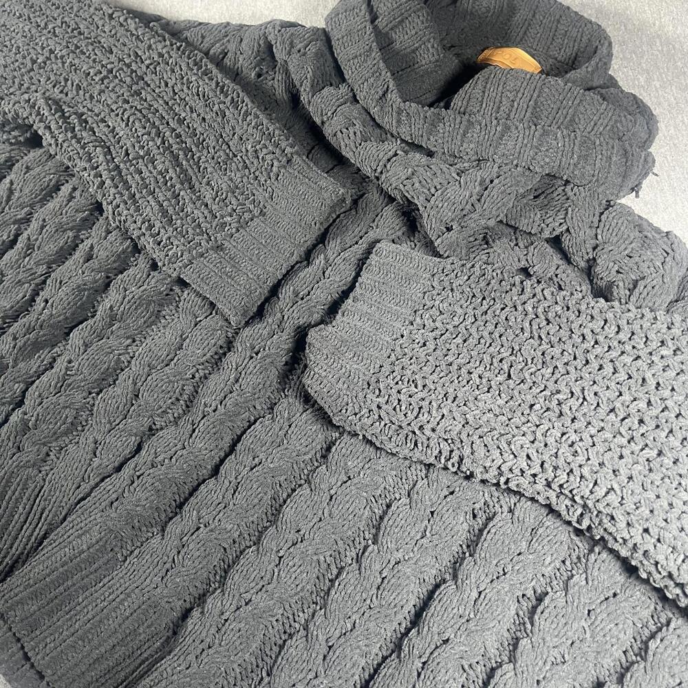 POL Women's Medium Gray Cable Knit Turtleneck “cozy” Sweater RN#133793 polyester - Picture 8 of 9